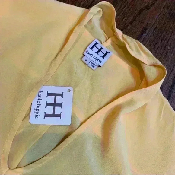 Haute Hippie 100% Silk Cold Shoulder Yellow Blouse Size Small NWT - Picture 2 of 7